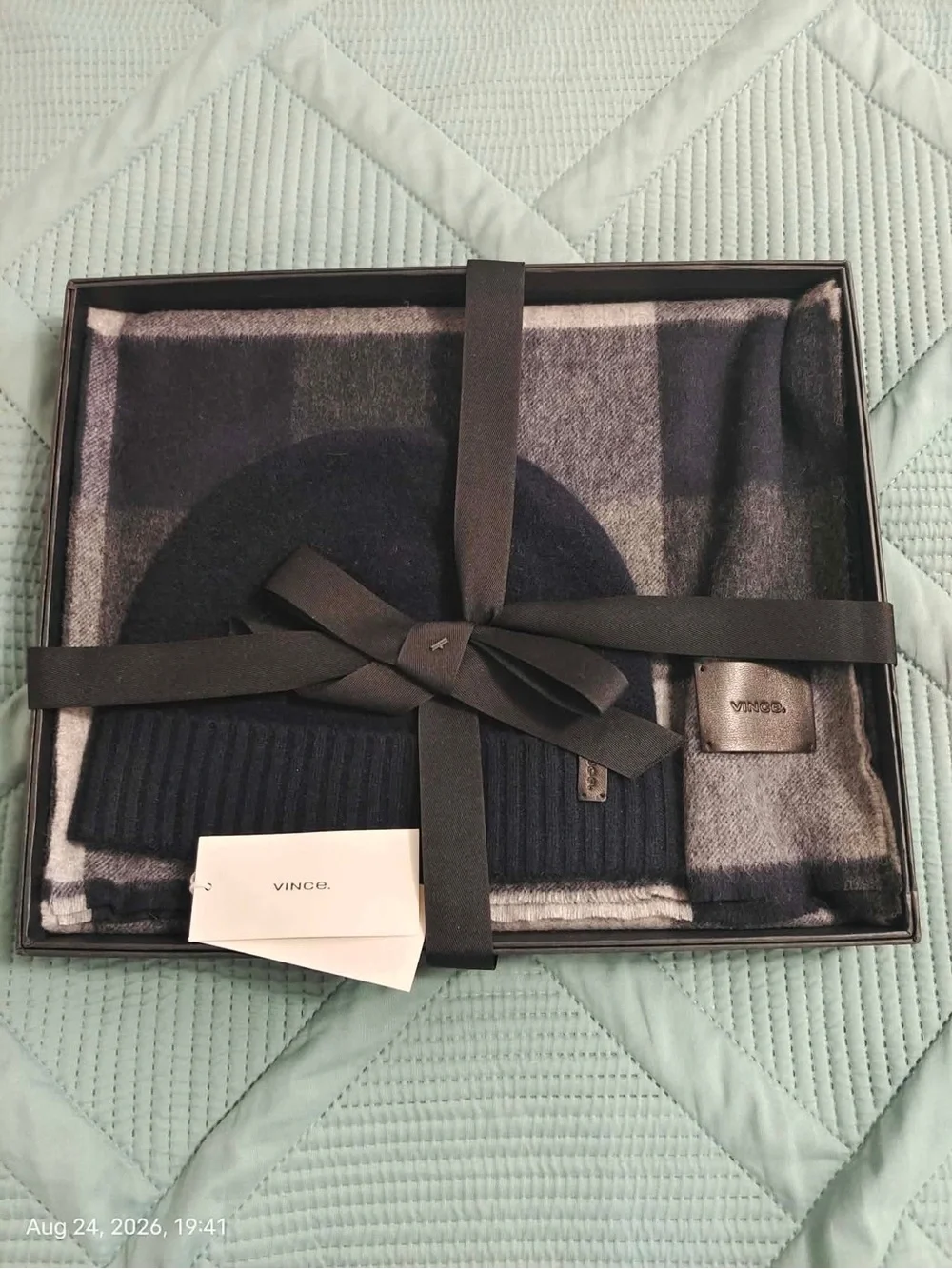 NWT VINCE Men’s Navy Beanie & Gray Plaid Scarf Gift Set Wool Cashmere Blend